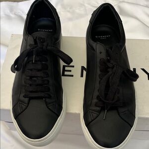 Givenchy Urban Street Low Men's Black and White Sneakers